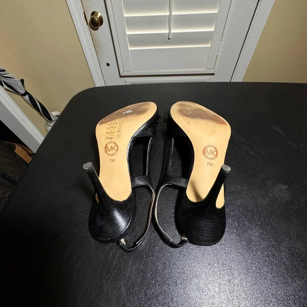 Michael Kors inches back sandal